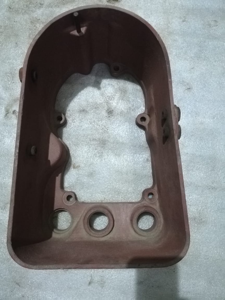 COVER UNDER CYLINDER HEAD USED