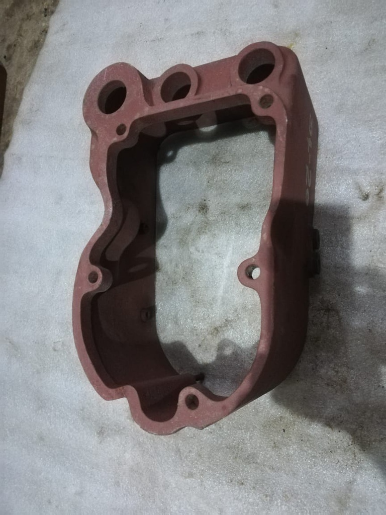 COVER UNDER CYLINDER HEAD USED