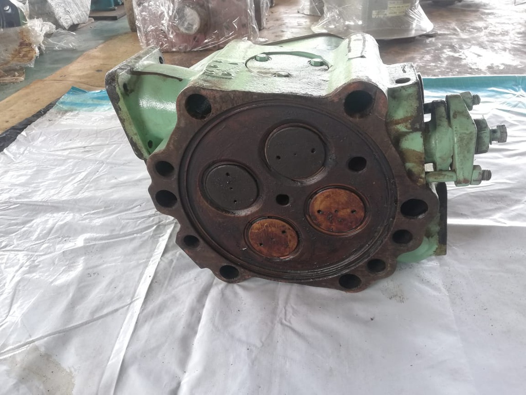 HEAD WITH VALVE