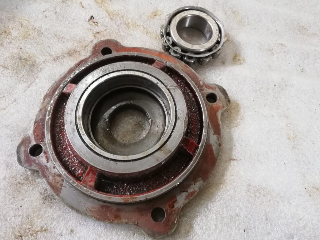 BEARING CASE WITH BEARING USED