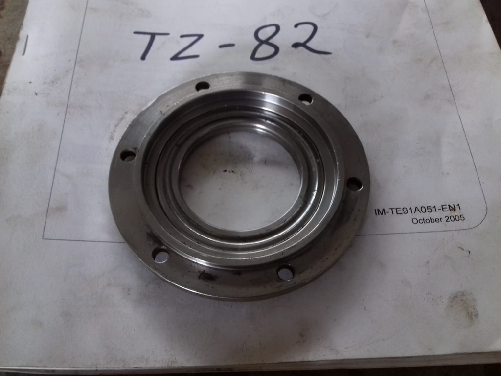 HUB COVER WITH BALL RACE (USED)