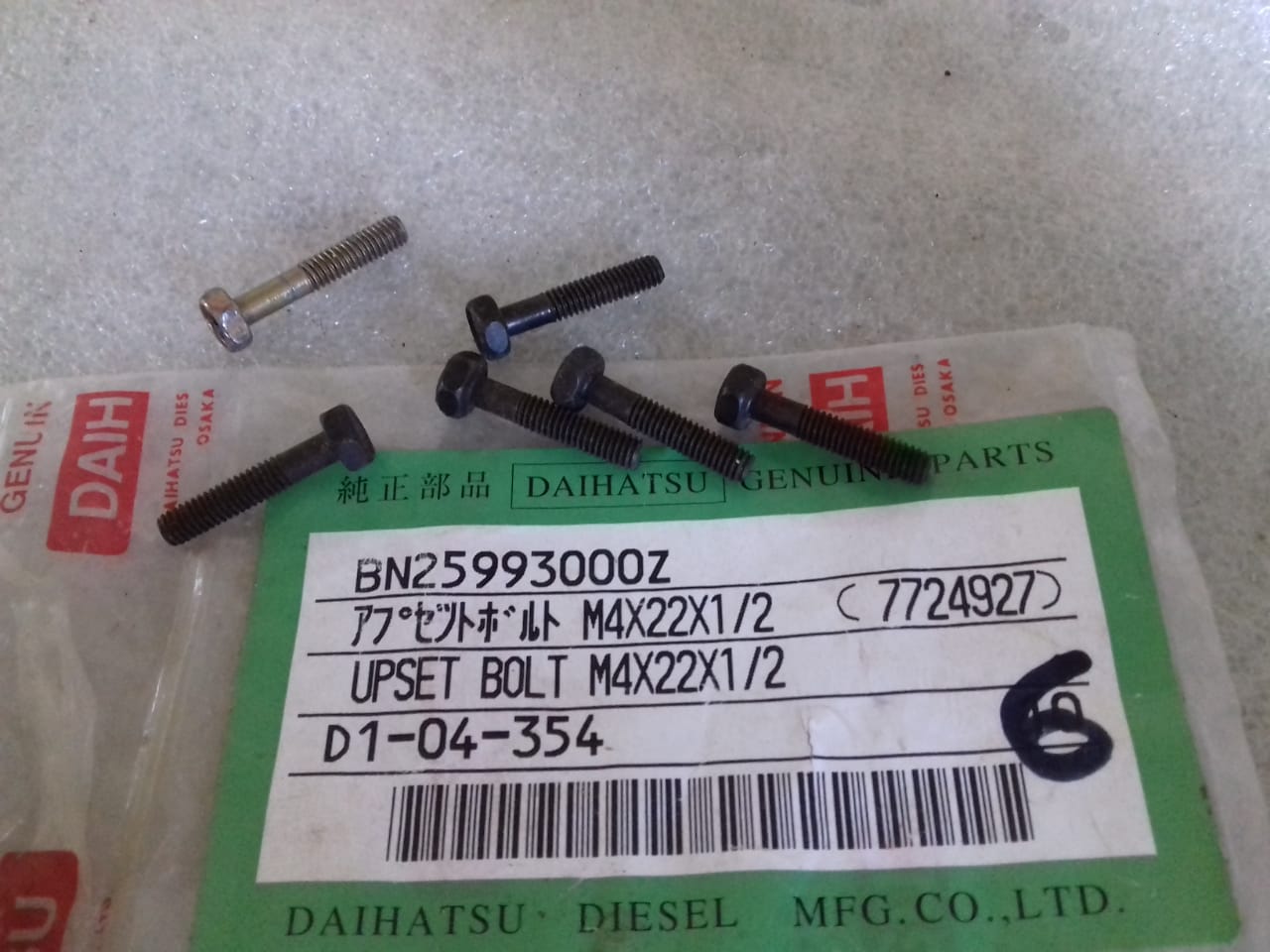 DAIHATSU UPSET BOLT M4X22X1/2