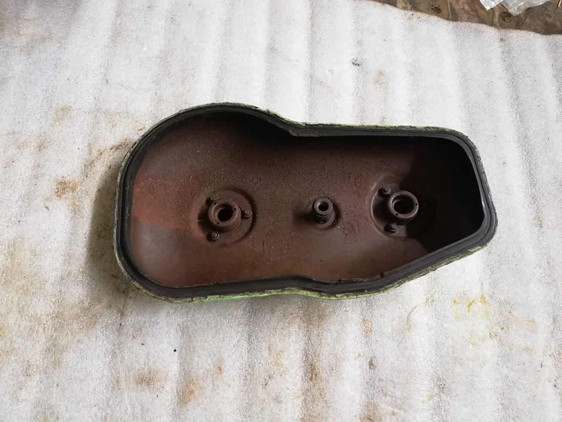 CYLINDER HEAD COVER